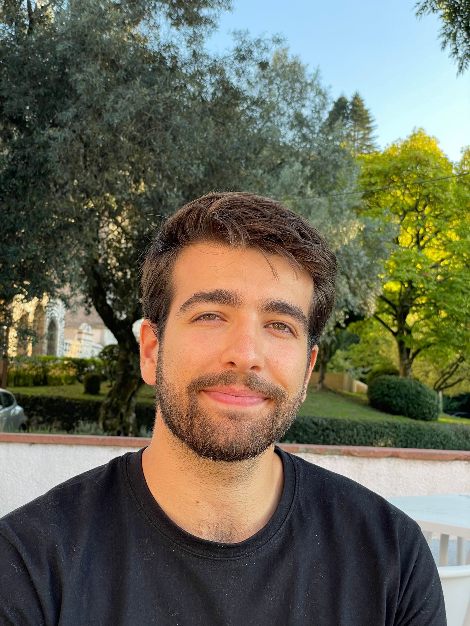 Portrait of Miguel Silva, scientific illustrator